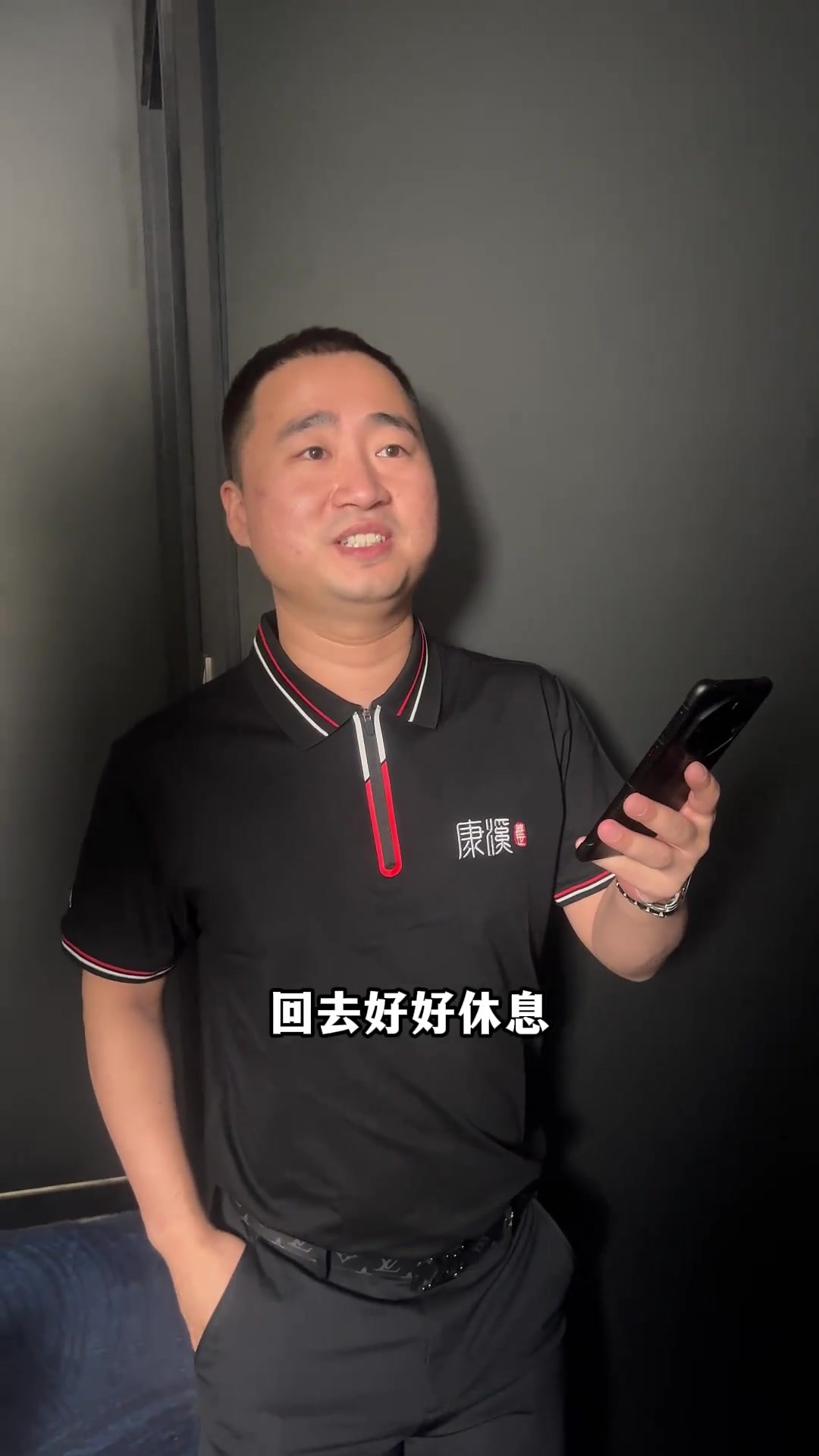 他以出色的 他以出色的